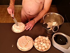 Cicci77 after collecting 50 grams of cum, prepares a sperm meringue cake!