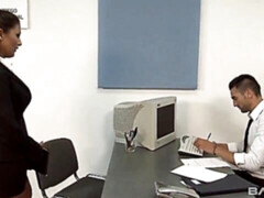 Gros cul, Grosse bite, Gros seins, Sucer une bite, En levrette, Mère que j'aimerais baiser, Bureau, Tatouage