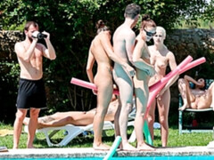 Verga grande, Mamada, Estilo perrito, Ffm, Tetas naturales, Al aire libre, Adolescente, Tetas