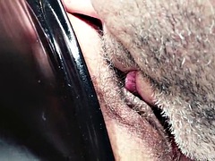 Enthousiasteling, Harig, Latex, Leer, Likken, Moeder die ik wil neuken, Gezichtspunt