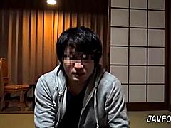 アジア人, フェラチオ, 中出し, 浮気する, イく瞬間, ダブル開発, 公共, 妻