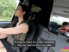 Arsch, Blasen, Braunhaarige, Auto, Handjob, Lecken, Muschi, Jungendliche (18+)