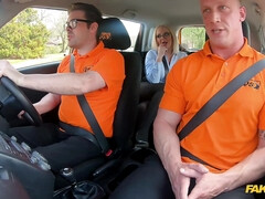 Amerikaans, Grote mammen, Blond, Pijpbeurt, Auto, Moeder die ik wil neuken, Spuiten, Tieten likken