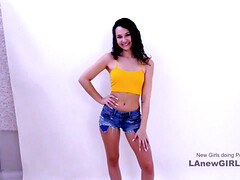 18 años, Amateur, Entrevista, Semen en la boca, Linda, Pajear, Pov, Adolescente