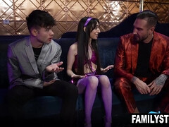 18 años, Culo, Morena, Garganta profunda, Penetracion con dedos, Besar, Coño, Trio