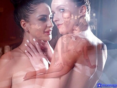 Красотки, Большая жопа, Поцелуи, Лесбиянка, Масло, Пирсинг, Тату, Влажная