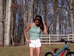 Arsch, Schönheit, Süss, Kehlenfick, Frau, Im freien, Solo, Spielzeuge