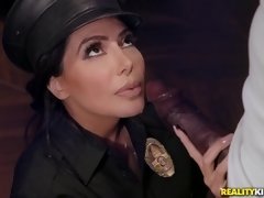 Глубокая глотка, Член, Межрасовый секс, Лизание, Полиция, Киски, Наездница, Жесткий секс