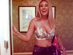 18 ans, Sucer une bite, Tir de sperme, En levrette, Faciale, Hard, Hd, Adolescente