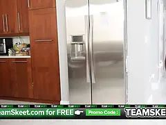 18 jaar, Pijpbeurt, Dochter, Handbeurt, Hd, Naakt, Ruw, Tiener