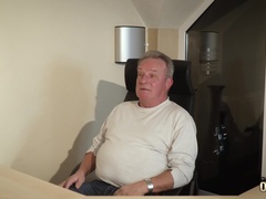 Pijpbeurt, Sperma shot, Diep in de keel, Zoenen, Likken, Natuurlijke tieten, Mager, Tatoeage