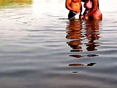 Culo grande, Hendidura, Desnudo, Bragas, Portugués, Apretado, Bajo el agua, Esposa