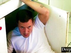 Sucer une bite, Couple, Gorge profonde, Domination, Cuisine, Mère que j'aimerais baiser, Nue  à poil, Seins naturels