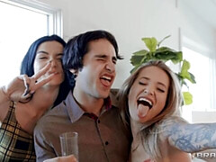 Grote kont, Grote lul, Pijpbeurt, Hondjeshouding, Natuurlijke tieten, Kort haar, Tiener, Tieten likken