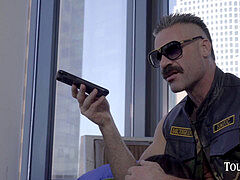 Sucer une bite, Poilue, Mère que j'aimerais baiser, Nénés