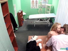 Amateur, Sucer une bite, Médecin, Léchez, Bureau, Chatte, Uniforme