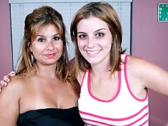 Grote kont, Grote mammen, Blond, 1 man 2 vrouwen, Handbeurt, Likken, Moeder die ik wil neuken, Trio