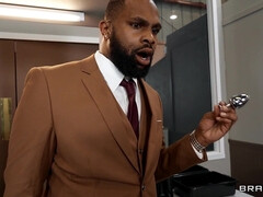 Kinky security stop for sexy Latina Kira Noir