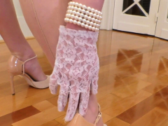 Classy mature lady who lunches masturbates