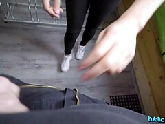 Leie, Arsch, Schwanz, Natürlichen titten, Hintern versohlen, Schlucken, Tätowierung, Titten