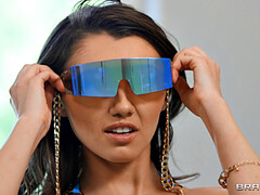 Блондинки, Брюнетки, Каблуки, Трусики, Пирсинг, Тату, Втроем, Сиськи