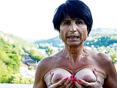 デカ尻, 茶髪の, 指いじり, オナニー, 熟年, アウトドア, ショートヘア, 一人