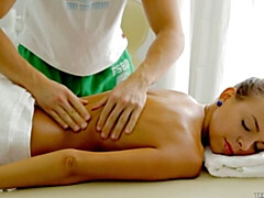 Grosser arsch, Grosser schwanz, Blasen, Braunhaarige, Hundestellung, Massage, Jungendliche (18+), Titten