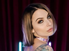 Gros cul, Sucer une bite, En levrette, Poilue, Branlette thaïlandaise, Mère que j'aimerais baiser, Tatouage, Plan cul à trois