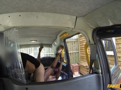 Enthousiasteling, Auto, Hondjeshouding, Sperma in gezicht, Vingeren, Likken, Buiten, Kut duiken