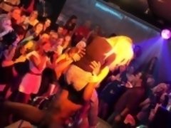 素人, 着衣女と全裸男, 乱交, グループ, ハードコア, 異人種間, 公共, 現実