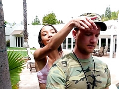 Blasen, Braunhaarige, Fingern, Hardcore, Interrassisch, Zierlich, Jungendliche (18+), Titten