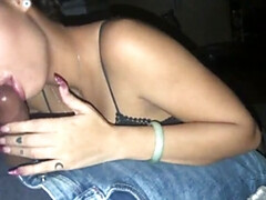 Sucer une bite, Tir de sperme, Petite femme, Cheveux courts, Suçant, Tatouage, Nénés, Pute