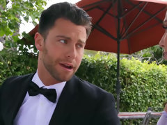 Américain, Brunette brune, Queue, Seins naturels, Chatte, Cheveux courts, Tatouage, Mariage