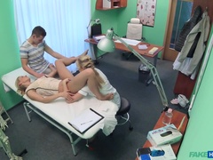 Kont, Badkamer, Pijpbeurt, Stel, Sperma shot, Sperma in gezicht, Vriendin, Handbeurt