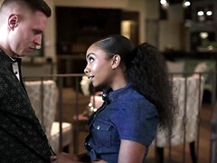 Grote lul, Bruinharig, Bedriegen, Diep in de keel, Man, Interraciaal, Ruw, Tieten likken