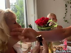1 man 2 vrouwen, Omie, Rijpe lesbienne, Moeder, Realiteit, Schreeuwen, Trio, Speelgoed