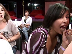 Verga grande, Mamada, Cfnm, Bailar, Grupo, Interracial, Madres para coger, Orgía