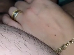 Leie, Grosser schwanz, Grosse titten, Handjob, Milf, Rumänisch, Stiefmutter, Tätowierung