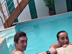 Cocu, Tchèque, Doigter, Hard, Piscine, Pov, Réalité, Adolescente