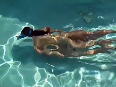 Tussi, Hardcore, Pool, Öffentlich, Erotischer film, Jungendliche (18+), Titten, Unter wasser