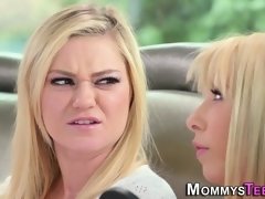Stepmom squirts in 3way