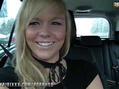 Enthousiasteling, Blond, Pijpbeurt, Auto, Sperma shot, Duits, Buiten, Openbaar